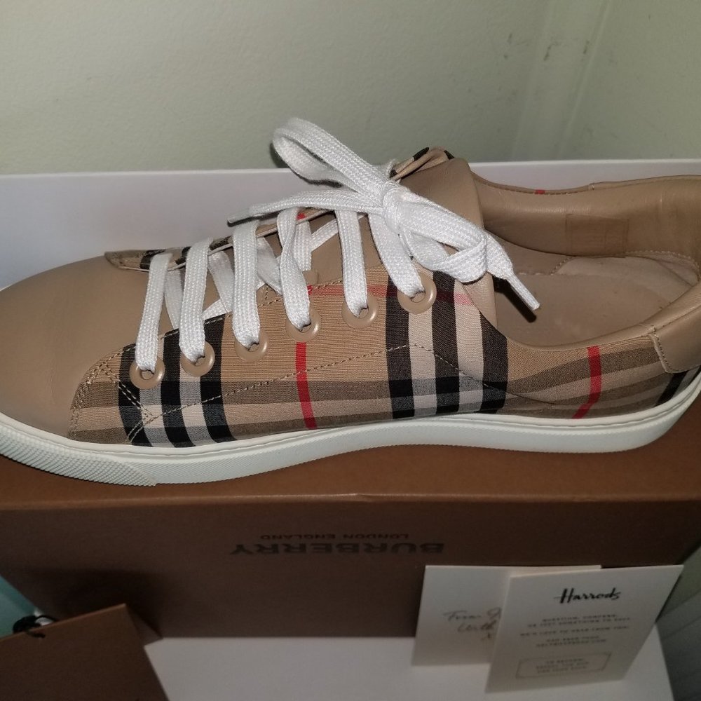 (SOLD) $429 BURBERRY Women's Albridge Vintage Ch Sneakers - Picture 9 of 16